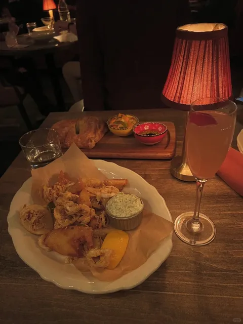 A Bar Overshadowed by Its Desserts! Chicago Restaurant Full of Surpris