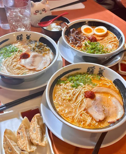 🇨🇦 Vancouver | The Legendary Ramen Ceiling 🍜