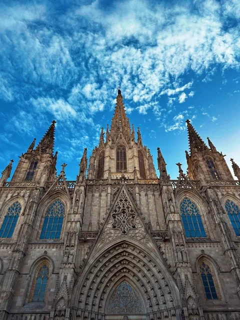 🇪🇸 Barcelona in 18 Frames: Follow the Light ✨