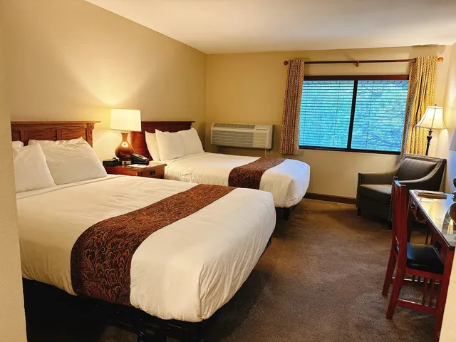 Staying at the Glen Eyrie Castle Hotel in Colorado Springs 🏰✨