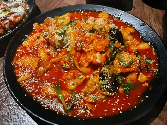 ATL Hidden Gem | Seafood Soup in a Cozy Bar 🍲✨