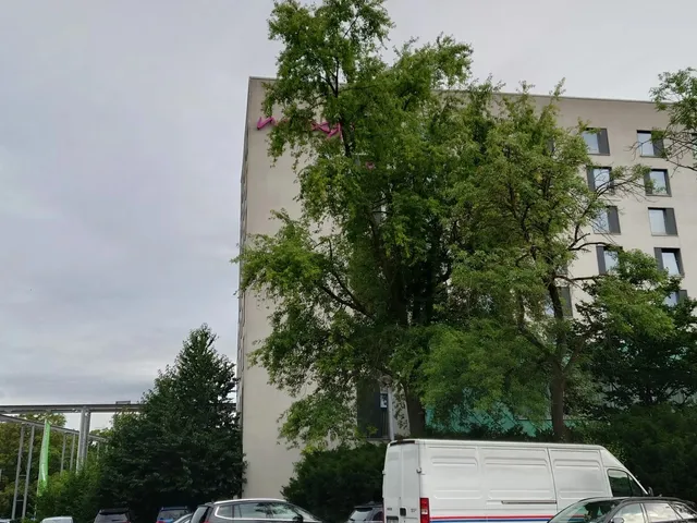 Hotel Review: A Quirky Yet Comfortable Stay in Bochum! 😄