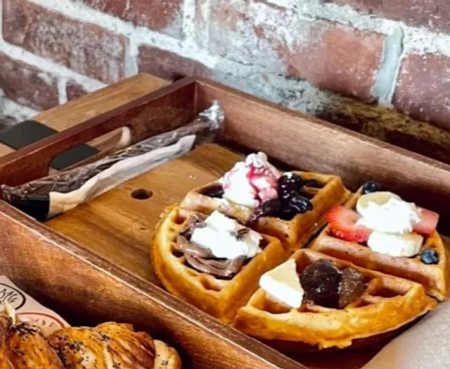 🧇 Waffallonia: A Taste of Authentic Belgian Waffles in Pittsburgh 