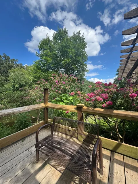 Such a warm and charming park nestled in North Little Rock! 🌳💒