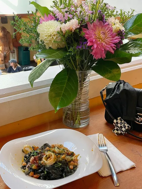 Celebrity Restaurant Hunting 