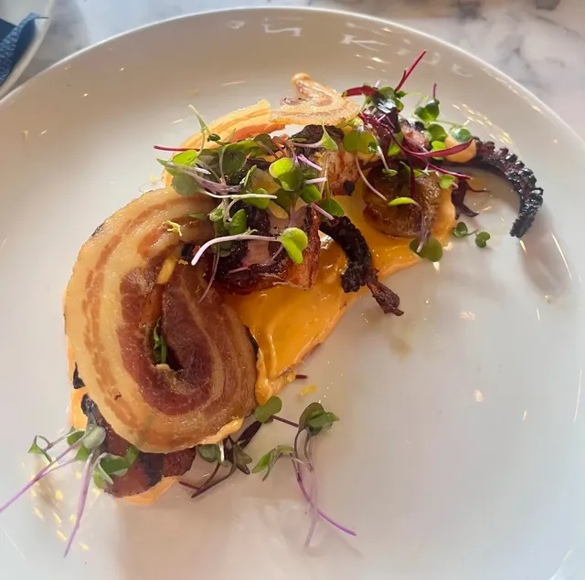 Tuscan Kitchen Seaport - Where Lobster Meets Lemon Garlic Bliss 🦞🍝  