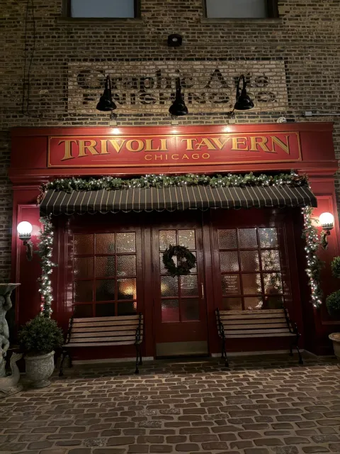 💎 A Hidden Gem in Chicago: Trivoli Tavern Serves Delicious Food 