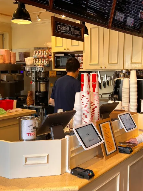 🥞 A Charming Crêpe Spot by the Wharf! 🌊