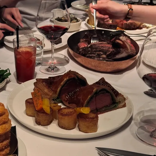 🇨🇦 ELISA Steakhouse: Vancouver's Prime Cut Paradise! 🥩✨