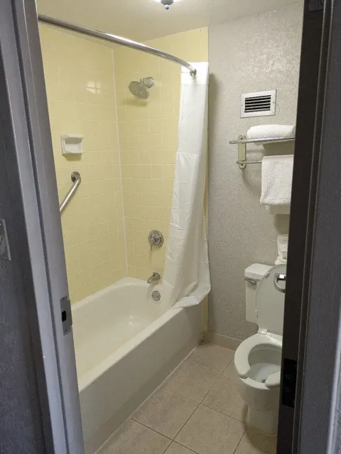 Great Base Hotel – A Bit Dated, But Still Highly Recommended! 🏨