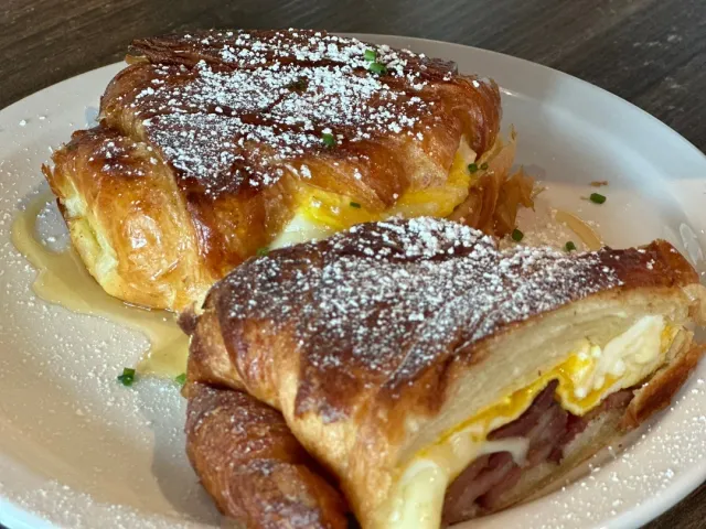 This Place in Miami is Amazing! 🌟🍽️