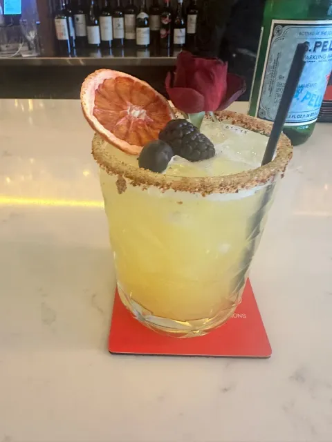 🌟 Love This Place! 🍸💖