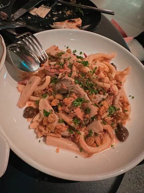 Pasadena Cozy Wine Bar – A Little Tipsy Happiness