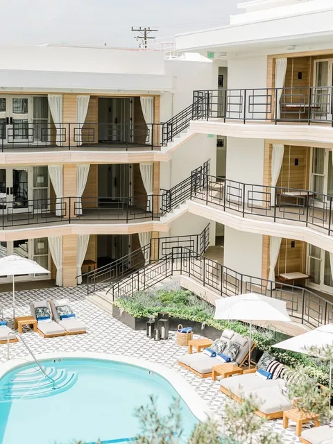 Santa Monica LXR Oceanfront Suite in LA – Only $3k? What a Steal! 🌊✨