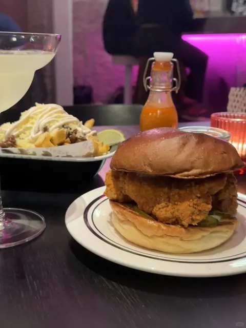 Sharing a burger joint in Ghent 🍔