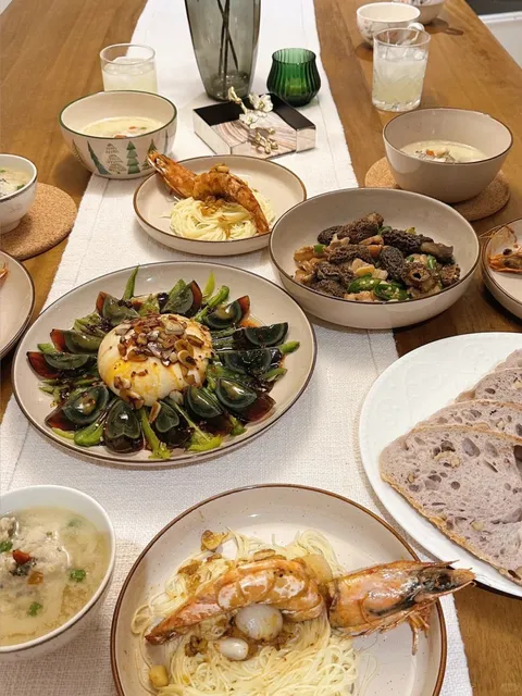 Home Feast · Hunan-Inspired Bistro Dishes with “God of Cookery” Vibes 