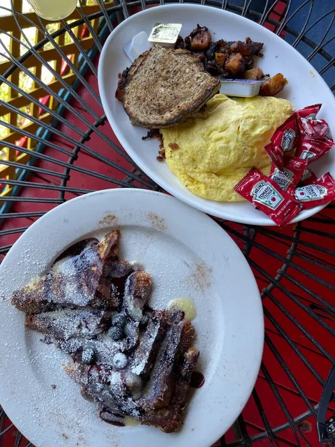  Toy-Filled Vibes & Flavorful Eats 🍳🎠