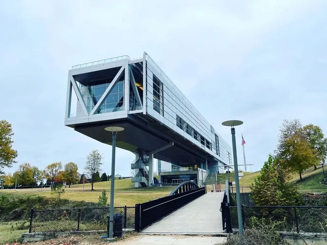 The Clinton Presidential Library – Little Rock's Modern Landmark! 🏛️
