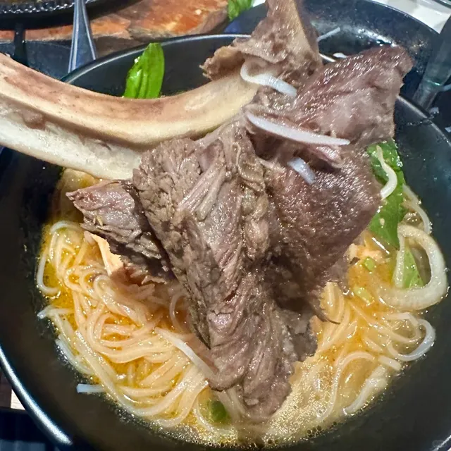 🇻🇳 Calgary's Legendary Beef Rib Pho - A Must-Try! 🍜