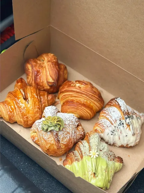 🥐 The Croissant You'll Regret Missing in Vancouver DT!