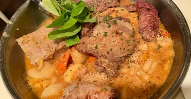 🦢 L'Albatros: A Refined French Escape Near Campus 🍷