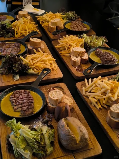 🇪🇸 What's the Deal with This Must-Try Restaurant?