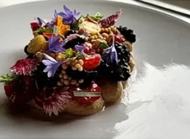 🍽️ Canada’s Best Restaurants : 5 Montreal Spots You Can’t Miss!