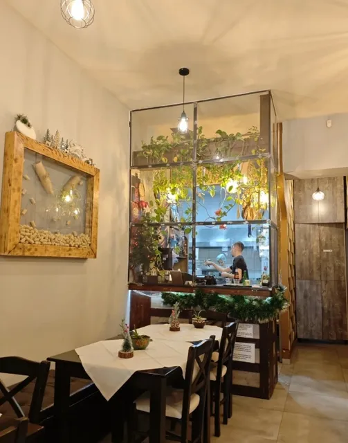 ONEIROPAGIDA - Where Portions Defy Gravity!