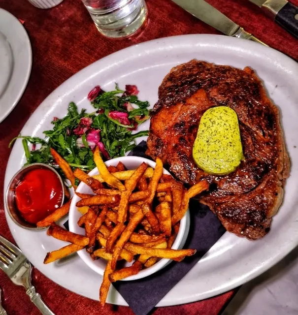 Where Modern American 🇺🇸 Meets Romantic France 🇫🇷