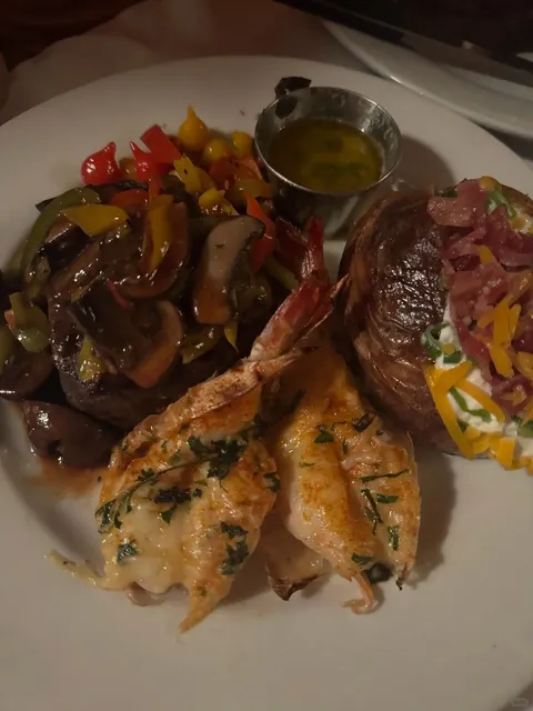 Arcadia’s Hidden Gem: A Horse Racing-Themed Steakhouse! 🐎