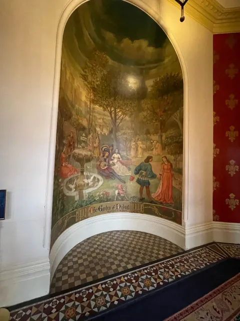 An Old-World Hidden Gem in Modern London 🏰