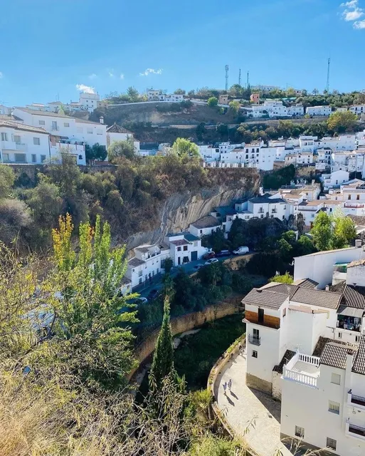 🇪🇸🏡 A Town Carved by Nature