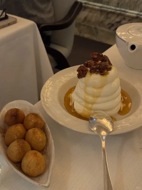 🇬🇧 ​​Gaia: Greek Goddess of Frozen Yogurt in Mayfair!​​ 🏛️🍦