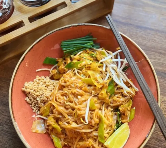 Munich Lunch Guide | 5 Quick & Tasty Spots​​ 🍜✨