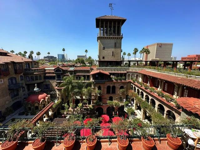 🌴 Riverside, California – Near LA, Perfect College Town! 