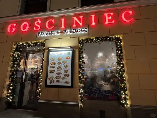 "GOŚCINIEC Polskie Pierogi: Warsaw's Dumpling Paradise! 🥟✨"