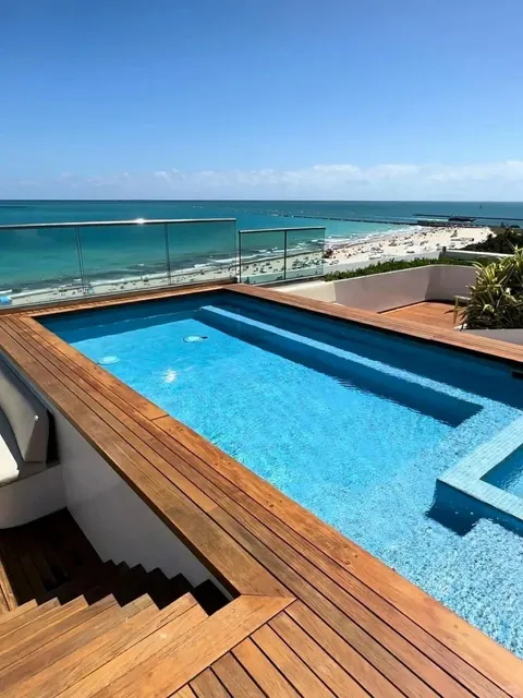 Bentley Miami Beach – Where the Ocean Meets Your Rooftop Pool 🌊✨  