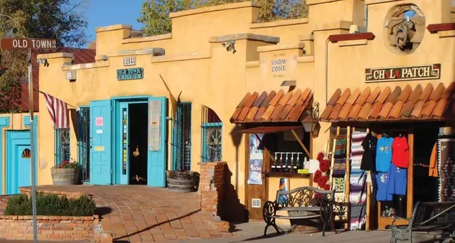 Alberqueque: A Quaint and Artistic French-Inspired Town 🍃