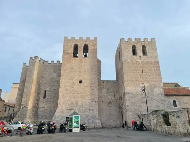 ⛪️ Marseille, France: Basilique Saint-Victor and Old Port Scenery 🌇