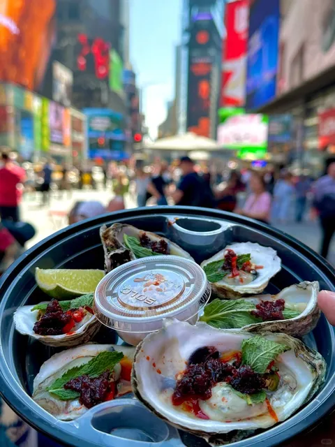 Is This NYC Prices⁉️ Handheld Seafood in Midtown, So Affordable🔥