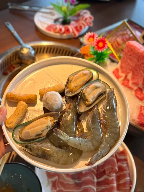 Vegas Travel Hack: Eat Well for Less at Happy Lamb’s Happy Hour 🐑