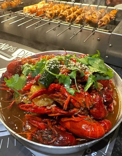 Sao Paulo 🇧🇷 Chinese snack stall | crayfish, roast pig's trotters