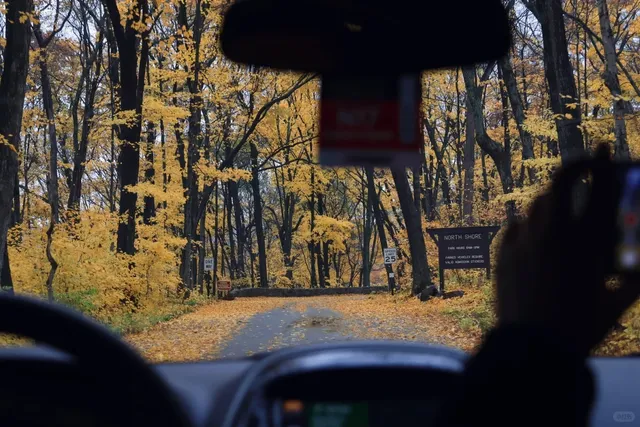 Madison Weekend | Devil's Lake in Its Full Autumn Glory .🍂🚂