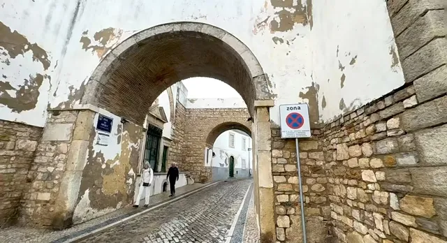 enjoy your visit in Faro Cathedral 
