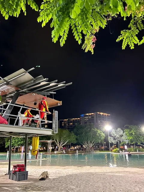 🇦🇺 WHV Diary｜Night Swimming in Cairns = Pure Bliss! 🌙💦