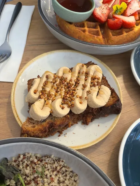 Brunch Bliss at Two Hands in Soho 🍌☕