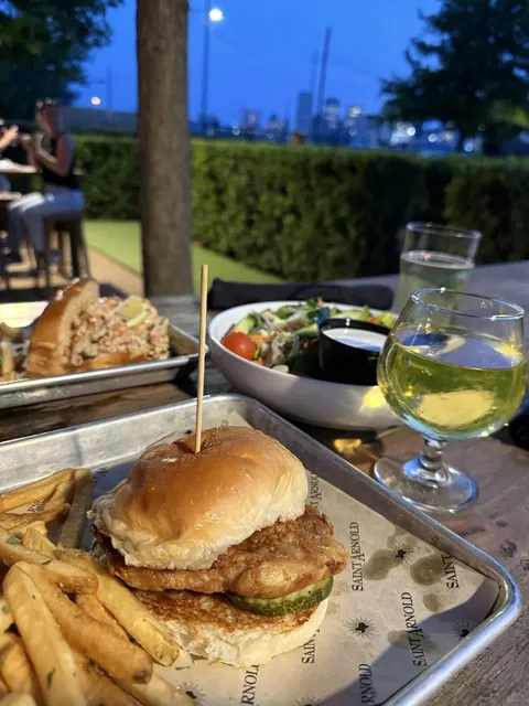 Great Spot for After-Work on Friday | 🥂