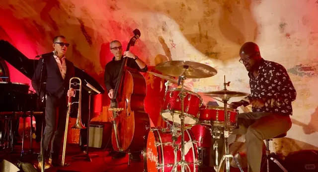 New York | Must-Visit Jazz Live for a Tipsy Evening: Django 🎶🌟