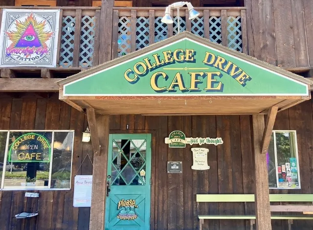 College Drive Cafe: Breakfast Legend