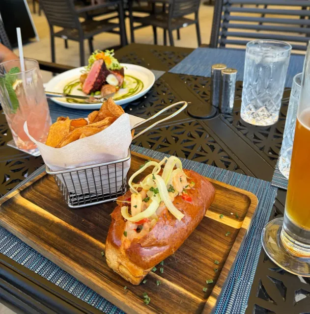 🌤️ An Unforgettable Lunch with Great Food, Views & Service! 🐾